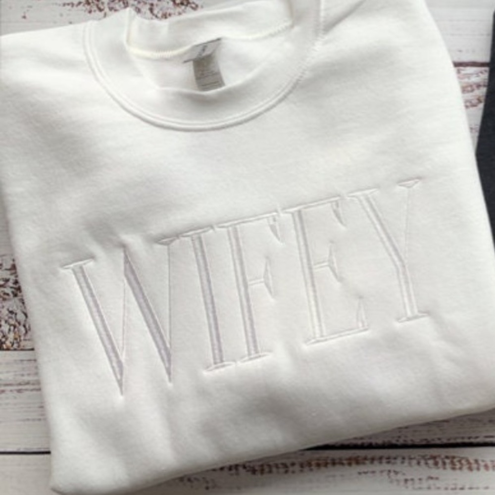 Women’s White 'Wifey' Crewneck Sweatshirt
